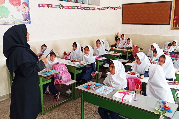 مدارس نیمهتمام، کمبود تجهیزات و تاخیر در توزیع برخی کتب؛ چالشهای آموزش و پرورش زنجان