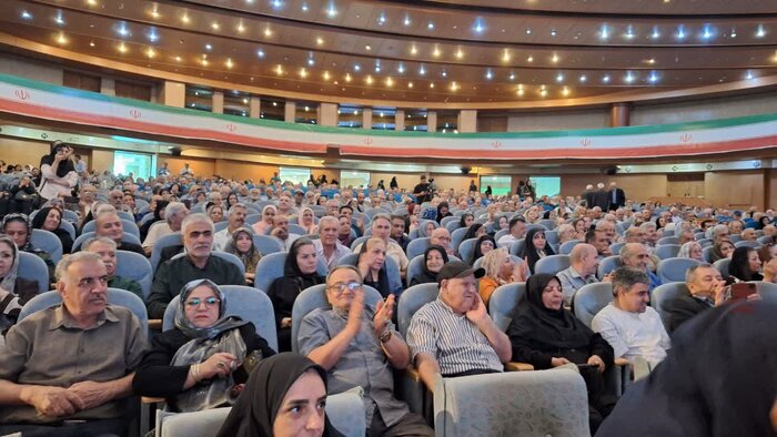 لبخند بر چهره سپیدساران؛ روایتی از یک روز شاد در جمع بازنشستگان البرز