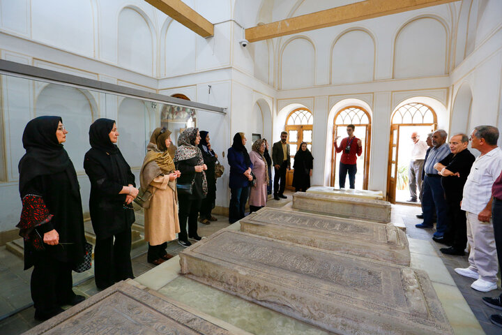 بازدید بازنشستگان شهرداری اصفهان از مجموعه تخت فولاد و شهر رویاها
