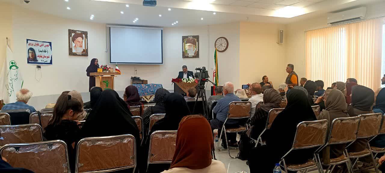 عصر شعر با حضور بازنشستگان و پیشکسوتان در نهاوند برگزار شد