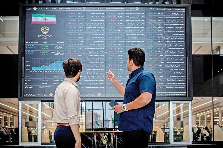 دولت میان گرانی بنزین و دلار، افزایش نرخ ارز را انتخاب کرد/ بهنام صمدی: ارزش دلاری بورس به ۹۷ میلیارد دلار رسید