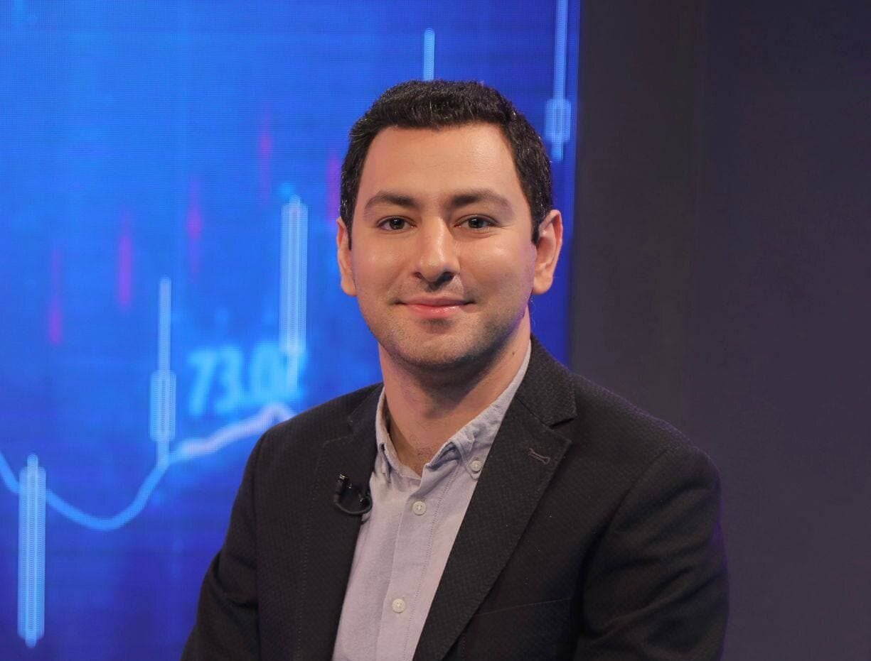 چالش رشد تورمی بورس/پیام الیاس کردی: ارزش دلاری بورس در یک هفته ۱۰ میلیارد دلار رشد کرد / بازار سهام فعلاً از دلار جلو نمی‌زند