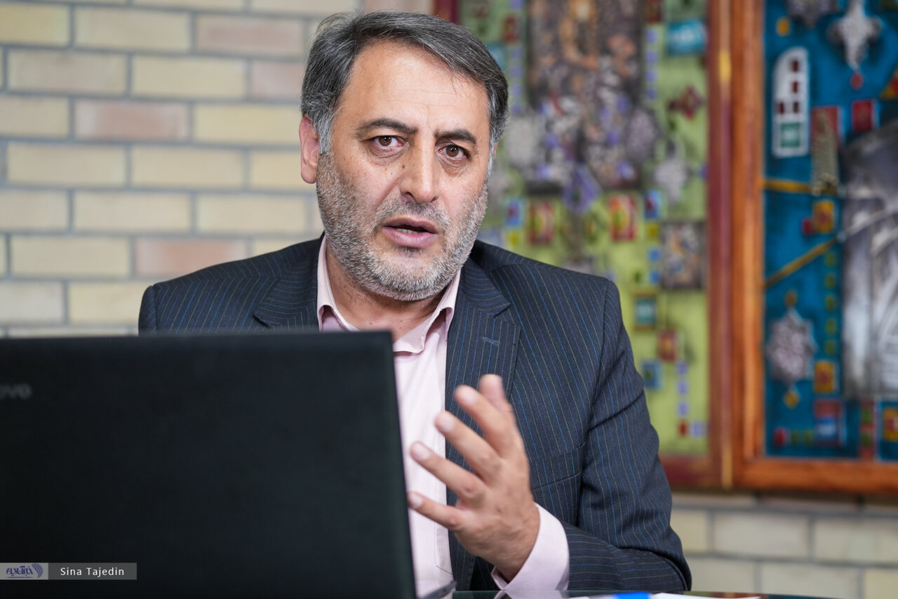 «بیماری نفتی ایرانی» به‌زودی در جهان تدریس خواهد شد /  ایران اسیر «سیاهچاله اقتصادی» شده / افزایش قیمت انرژی نتیجه معکوس دارد