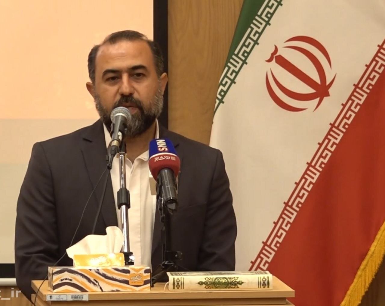 جزییات پیشنهاد روی میز شورای عالی کار برای افزایش مجدد / حیدری: افزایش ۲.۸ میلیون تومانی مزد، بازی با افکار عمومی است / فقط اجرای ماده ۴۱ گره‌گشاست