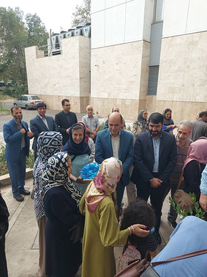 کاشت درخت به مناسبت روز جهانی سالمندان
