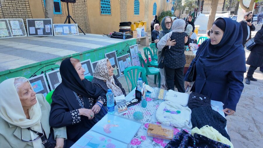گردهمایی بزرگداشت مقام سالمند در سنندج برگزار شد