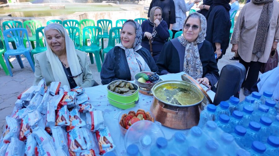 گردهمایی بزرگداشت مقام سالمند در سنندج برگزار شد