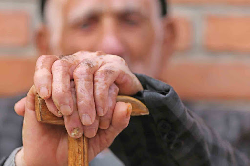 ایران در آستانه انفجار جمعیت سالمندی چالش های نظام سلامت در انتظار
