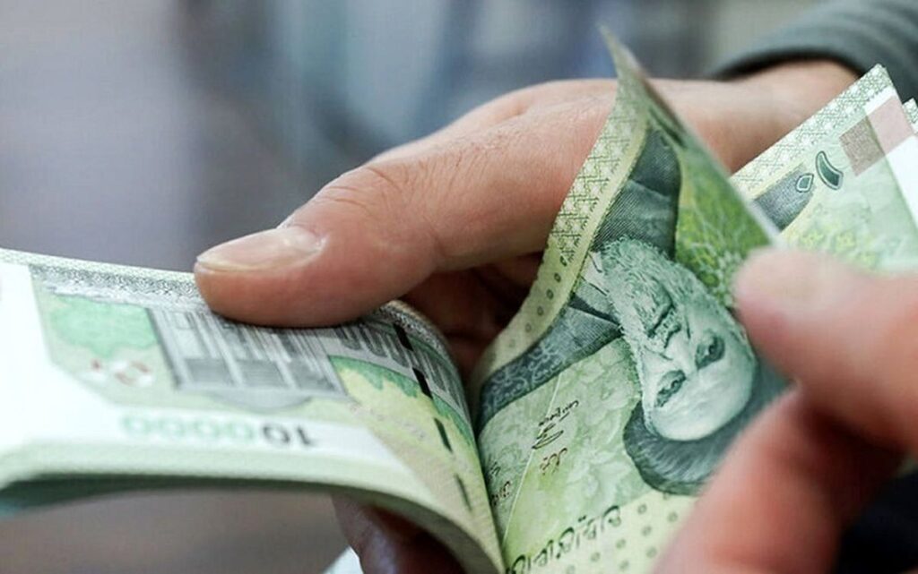 تصویب قانون متناسب سازی حقوق کارکنان دولت تا یک ماه آینده