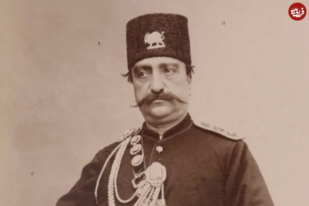 تصویر نادری از ناصرالدین شاه در ۲۹ سالگی و خدمتکارانش