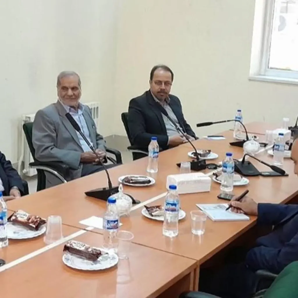 تقدیر بازنشستگان کشوری از بیمه دی به خاطر خدمات شایسته