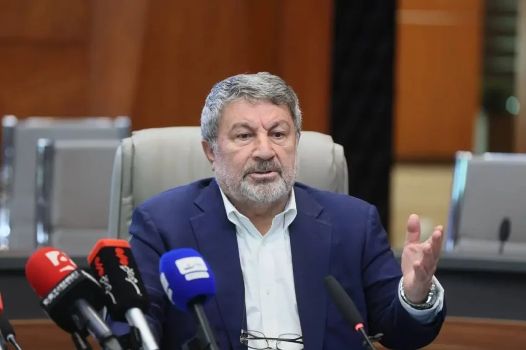 توطئه های دشمن در داخل و خارج کشور ادامه دارد