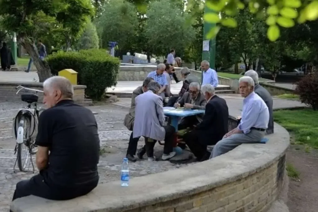 درخواست فوری بازنشستگان افزایش حقوق در لایحه متمم بودجه