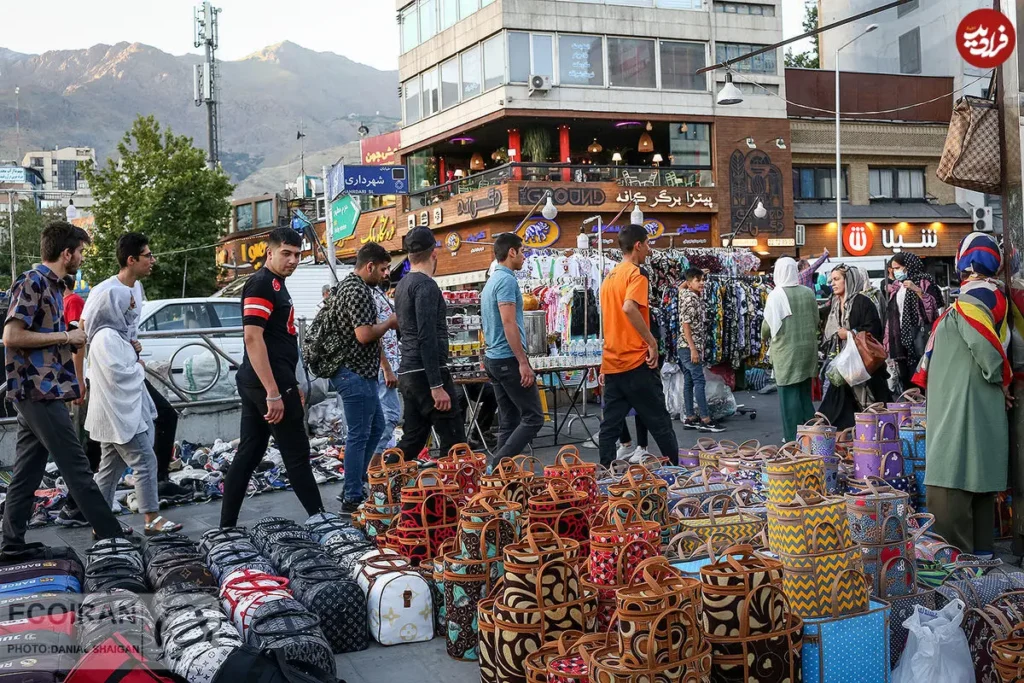دستفروش خیابان پیاده رو