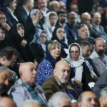 دیدار صمیمی رئیس جمهور با بازنشستگان در وزارت تعاون