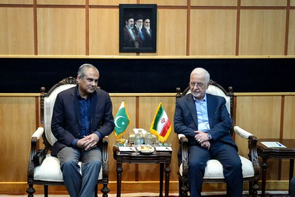 دیدار محسن نقوی و اسکندر مومنی در تهران همکاری ایران و پاکستان در مسیر رشد