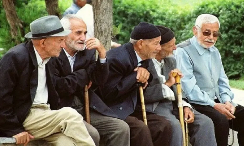 سالمندان در تنگنای مالی هزینه های درمان و زندگی سنگین تر از همیشه