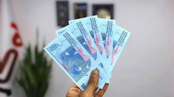 سری جدید ایران چک ۱۰۰ هزار تومانی با ویژگی های امنیتی تقویت شده وارد بازار شد