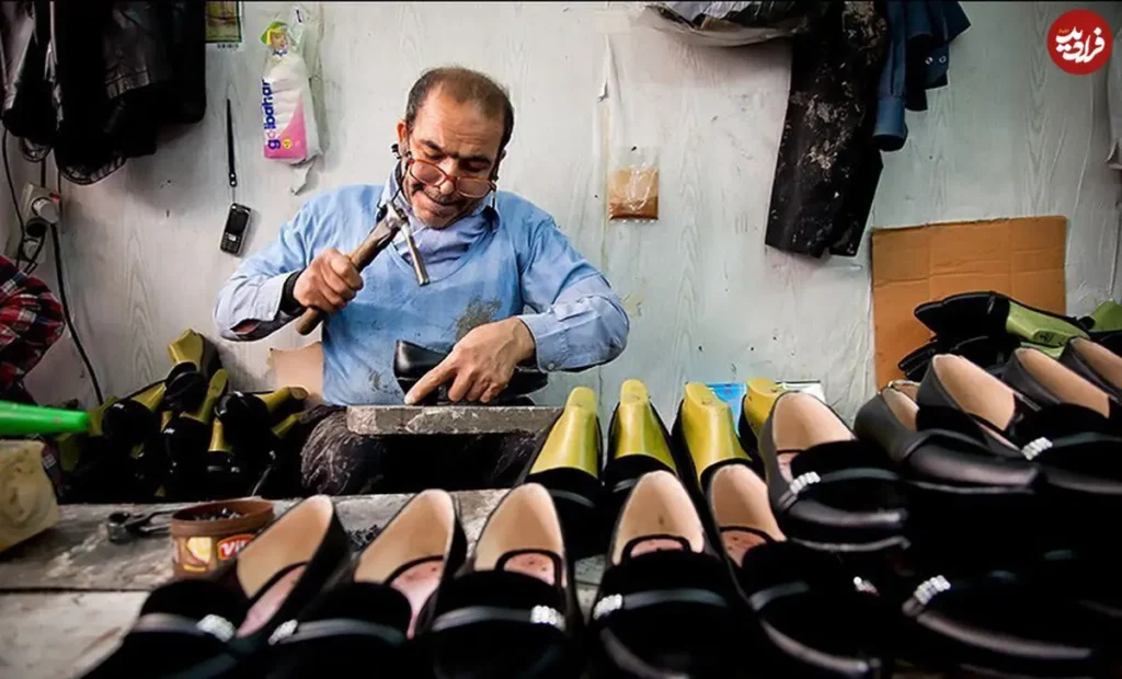 سفر به دهه ۱۳۱۰ کارگران تولیدی کفش در رشت به رنگ درآمدند