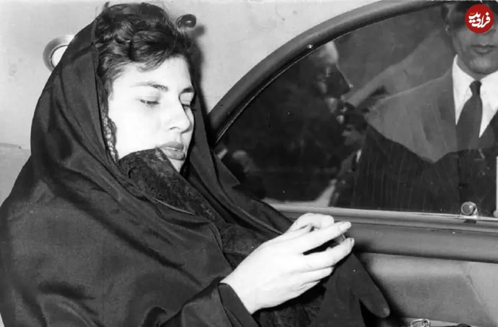 سفر به دهه ۳۰ ثریا اسفندیاری در حال تیراندازی بر اسب