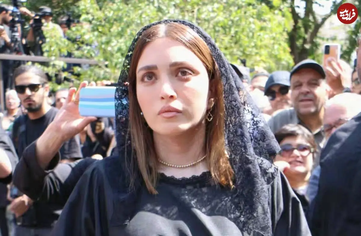 سفر به سال ۹۴ بهنوش طباطبایی و مهدی پاکدل در صحنه تئاتر