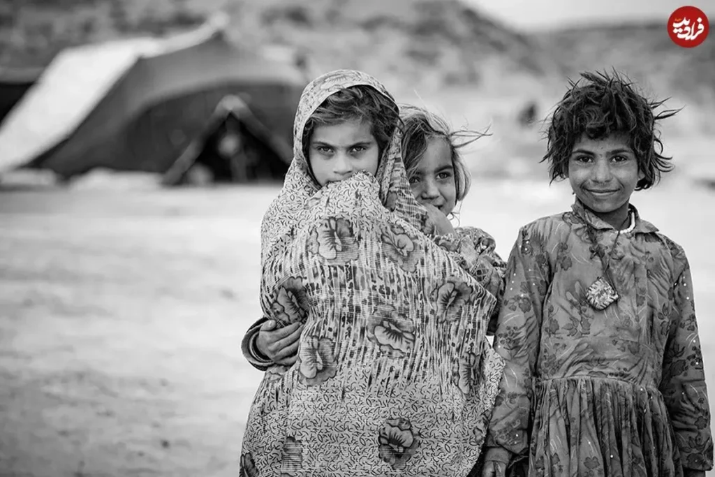عکس سفر زمان طایفه قره چی ها در حال غذاخوردن در طبیعت دهه ۱۲۸۰