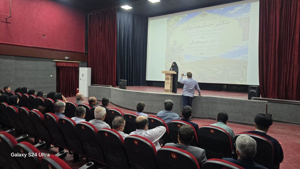 مشاور عالی وزیر آموزش و پرورش عدالت آموزشی کیفیت و هویت دانش آموزان اولویت است