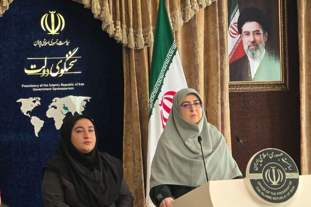 مهاجرانی دولت گرانی را انکار نمی کند و به فکر معیشت مردم است