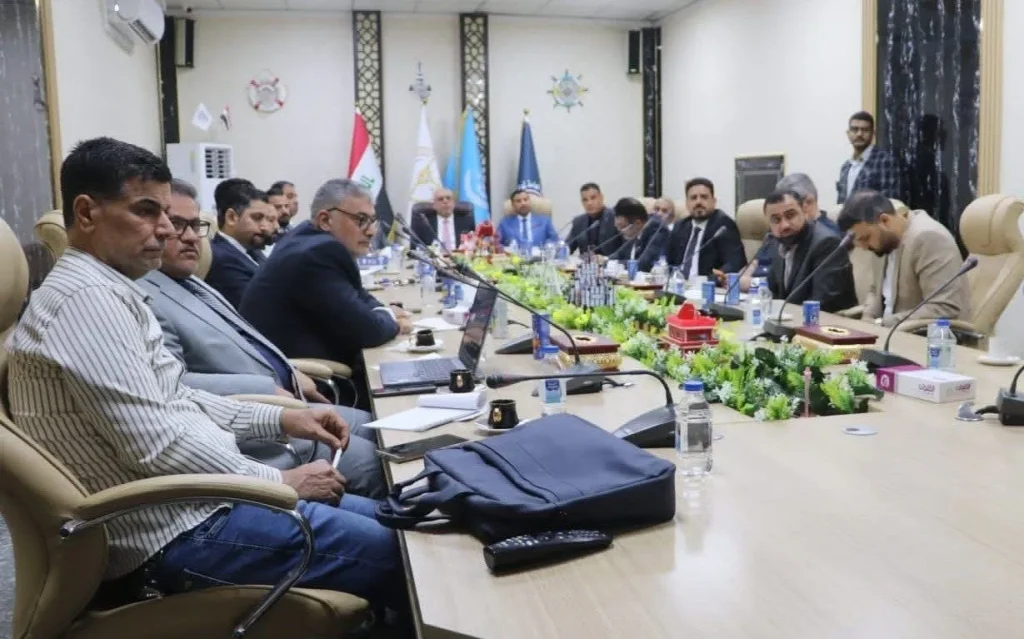 نشست اضطراری در بصره برای بررسی آثار بسته شدن تنگه هرمز