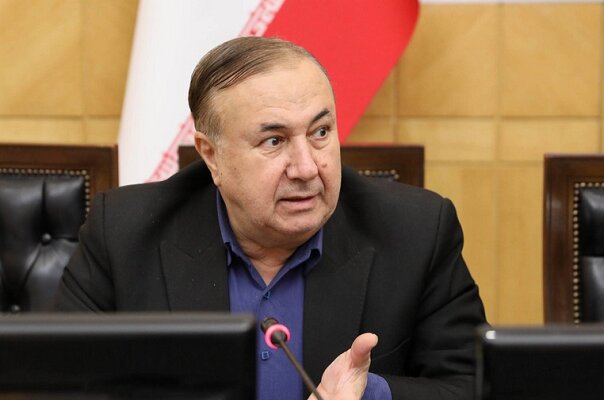 نماینده تبریز سرمایه انسانی کشور را با دست خود تخریب نکنیم