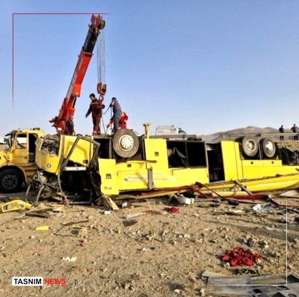 واژگونی اتوبوس در آزادراه ساوه همدان ۱۱ جان باخته و ۱۷ مصدوم