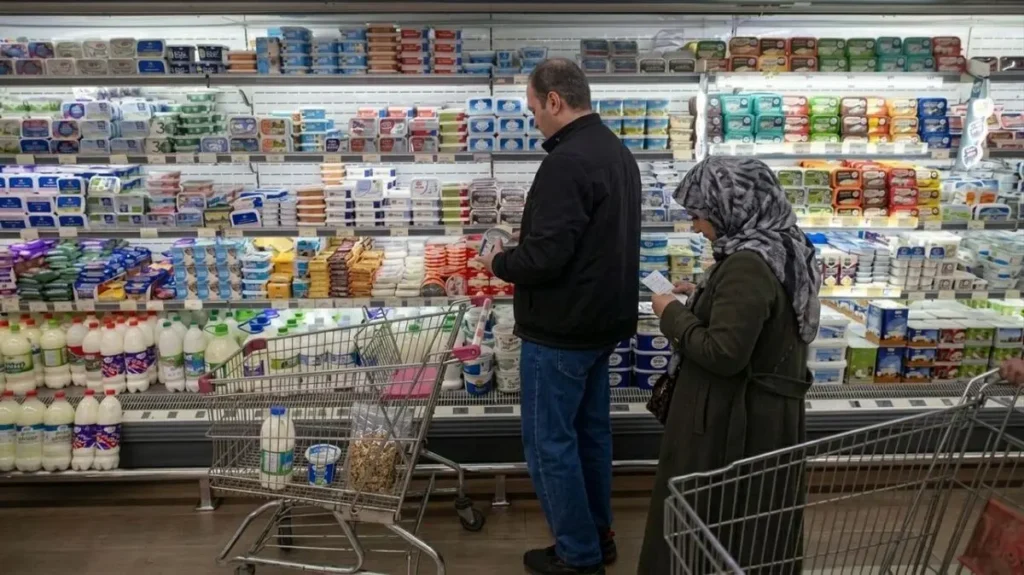 وضعیت نگران کننده نان و معیشت کارگران چرا مزدها ترمیم نمی شود