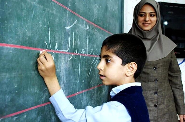 پرداخت ۴ میلیون تومان فوق العاده به معلمان در ۴۰ هزار نقطه محروم