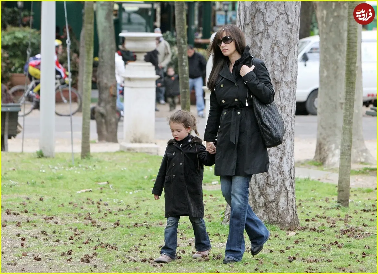monica-bellucci-daughter-jump-32