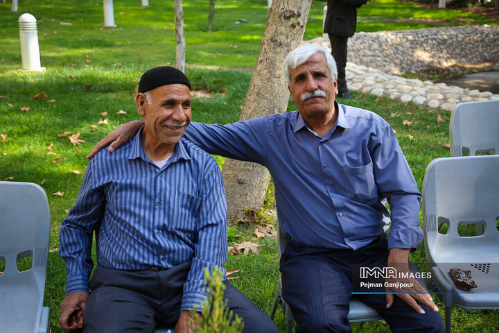 دورهمی بازنشستگان شهرداری اصفهان