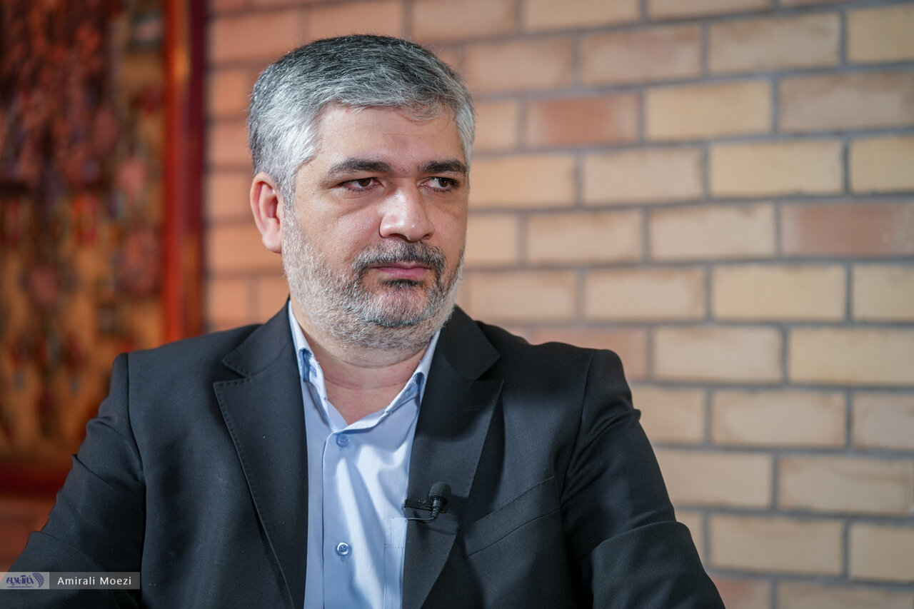 هم به سرمایه اجتماعی نیاز داریم هم اجماع نخبگانی / کریمی: اولویتهای سرمایهگذاری در اقتصاد ایران تغییر کرد