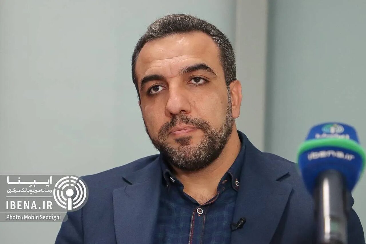 فرزانی، تحلیل‌گر حوزه پولی : عرضه ۱۰ هزار دلار به هر نفر توانست روند افزایشی نرخ ارز را متوقف کند و انتظارات روانی را تا حدی مهار کند