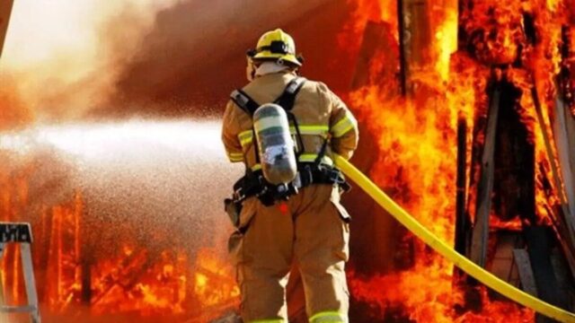 آتش سوزی در یک ساختمان پنج طبقه در اهواز جزییات
