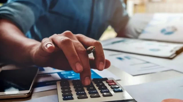 آغاز مالیات ستانی از مشاغل بعد از ۵ ماه تأخیر