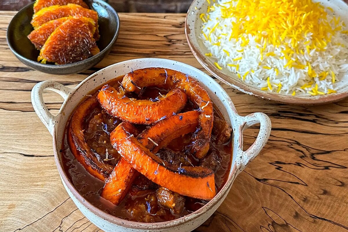 آموزش آشپزی طرز تهیه خورش کدو حلوایی با مرغ و رب انار