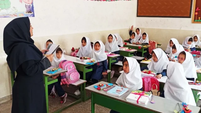 استفاده از تلفن همراه در کلاس درس تحت نظر معلم مجاز است