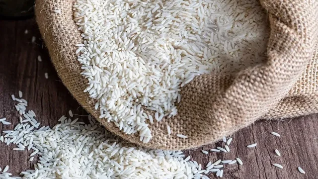 افزایش قیمت برنج پاکستانی به مرز ۳۰۰ هزار تومان نزدیک شد