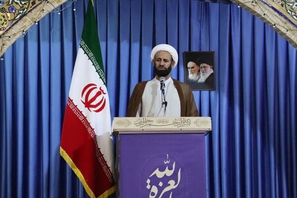 امام جمعه خرم آباد امنیت کشور با جان نیروهای انتظامی تأمین می شود