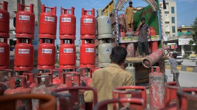 اوگرا احتمال تشدید بحران گاز مایع در پاکستان وجود دارد