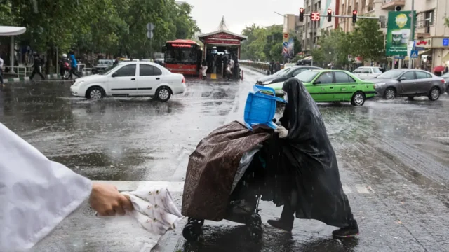 بارش باران و وزش باد شدید در تهران از امروز ارتفاعات برفی می شوند