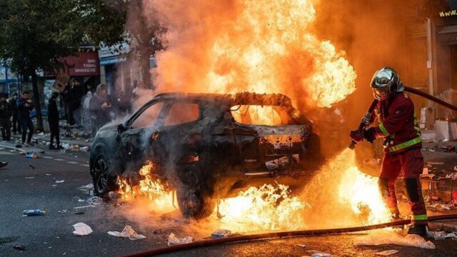 بازداشت ۲۷۰۰ معترض در ناآرامی های سراسری فرانسه