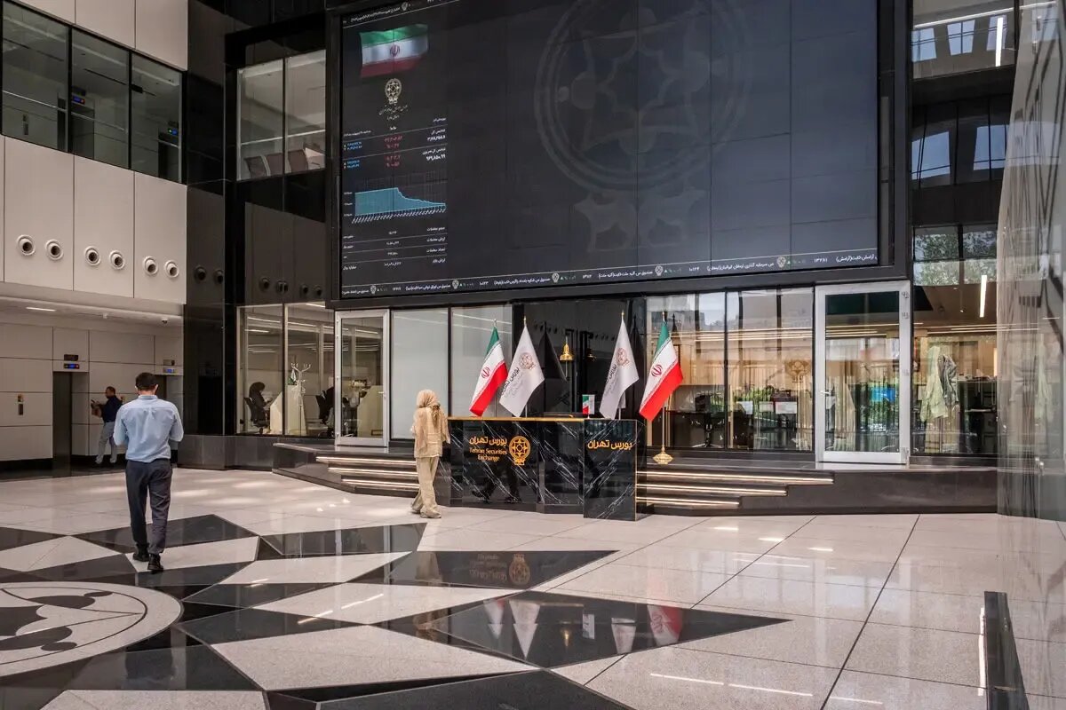 بورس تهران در وضعیت قرمز افت ۱۲۸ هزار واحدی شاخص کل