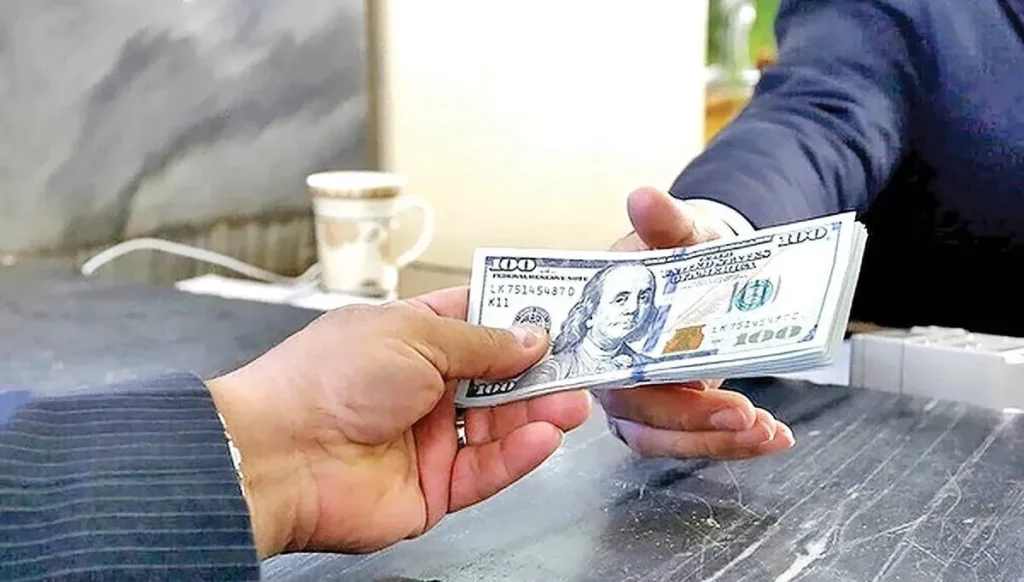 تأثیر انباشت دلار بر اقتصاد و ارزش پول ملی
