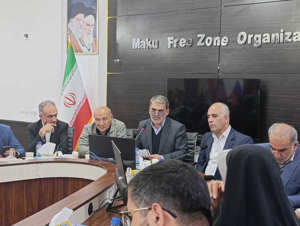 تاکید نمایندگان بر بهبود شرایط گمرکی و رونق تولید در ماکو