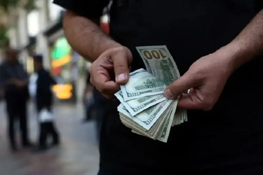 تحلیل اثرات عرضه ۲ میلیارد دلار ارز بر بازار دلار